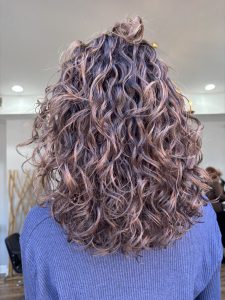 Curly hair with wet and dry cutting techniques